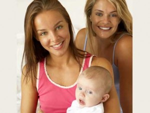 Londra, coppie lesbo: stessi diritti degli etero sui figli - coppie lesboUKF2 - Gay.it Archivio
