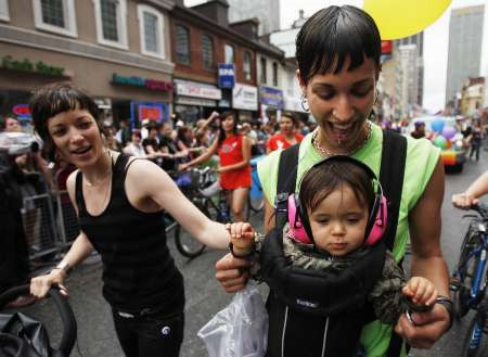 Londra, coppie lesbo: stessi diritti degli etero sui figli - coppie lesboUKF3 - Gay.it Archivio