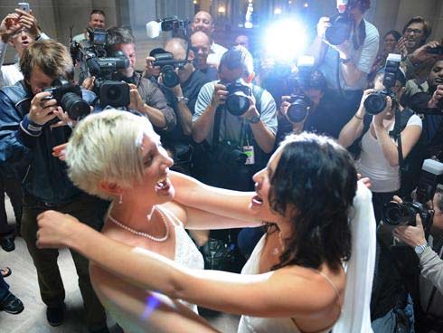 Usa: niente permesso di soggiorno per coniugi gay stranieri - coppie usaF1 - Gay.it Archivio