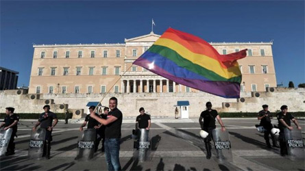 Strasburgo alla Grecia: "Estendete le unioni civili ai gay" - corte europea grecia2 - Gay.it Archivio