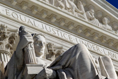 Il matrimonio egualitario fa bene all'economica: lo dicono 379 aziende - corte suprema usa 1 - Gay.it Archivio
