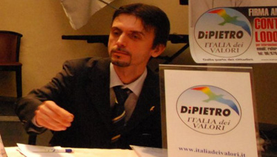 Non ha detto di essere gay. Bufera nell'IdV - cresciidvF1 - Gay.it Archivio