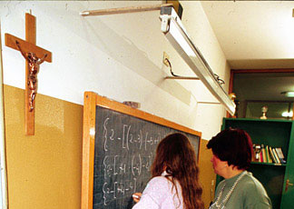 Crocifisso a scuola, Corte europea dà ragione all'Italia - crocifissoaulaF1 - Gay.it Archivio