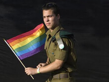 Il sottosegretario: "Gay militari, fate coming out" - crosetto militari gayBASE - Gay.it Archivio