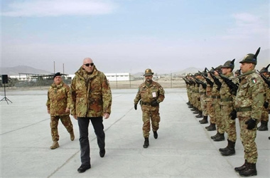 Il sottosegretario: "Gay militari, fate coming out" - crosetto militari gayF3 - Gay.it Archivio