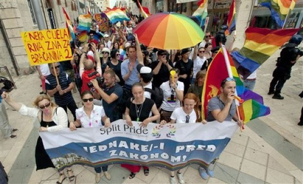La Croazia avrà un referendum sul divieto costituzionale di nozze gay - crozia gay 1 - Gay.it Archivio