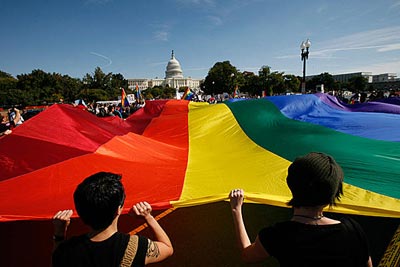 Obama firma: cade il divieto di coming out - dadtobamaF4 - Gay.it Archivio