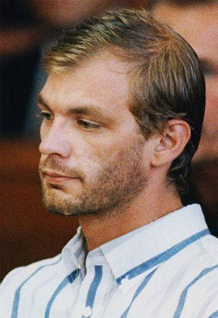 Groupon: sconto sul tour nella vita del serial killer di gay - dahmler grouponF2 - Gay.it Archivio