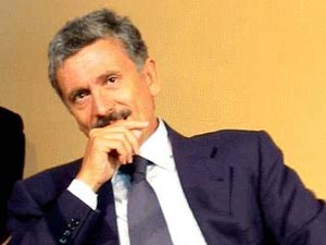 Pacs: D'Alema, ottimo il modello pugliese - dalema02 - Gay.it Archivio