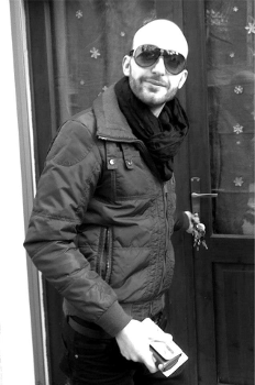 Via il crocifisso dall'aula: "Mi delegittima in quanto gay e docente" - daniele baldoni1 - Gay.it Archivio