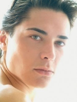GF10, Daniele: "Proposte indecenti da un politico famoso" - daniele santoiannif1 - Gay.it Archivio