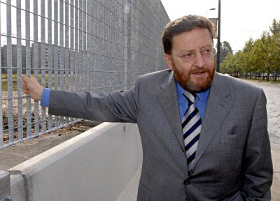 De Corato: "Fondo anti crisi a coppie gay? Una provocazione" - decorato anticrisiF2 - Gay.it Archivio