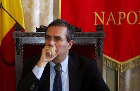 De Magistris impone all'anagrafe di registrare i matrimoni gay - demagistris registri2 - Gay.it Archivio