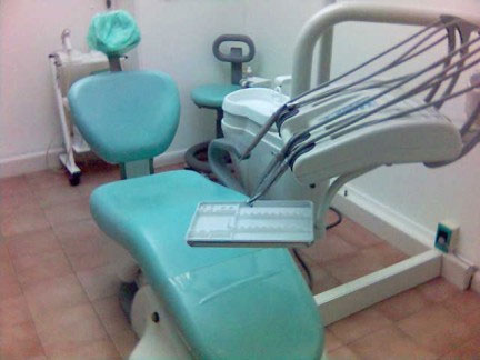Divieto ai dentisti di chiedere al paziente se ha l'Aids - dentisti aidsF2 - Gay.it Archivio