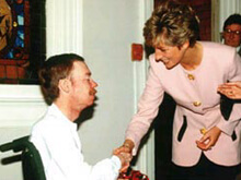 Uk: la regina disapprovava l'impegno di Diana contro l'Aids - diana aidsBASE - Gay.it Archivio