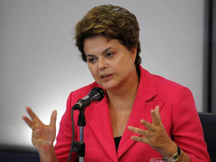 Un deputato a Dilma Rousseff: "Se è lesbica lo dica!" - dilmaF2 - Gay.it Archivio