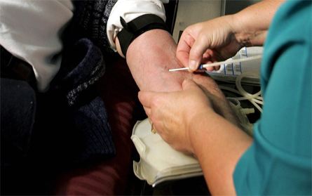 Vuole donare il sangue ma lo rifiutano perché è gay - donatore discriminato1 - Gay.it Archivio