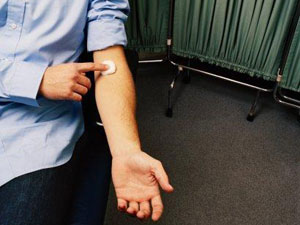 Il caso del donatore di sangue gay finisce in Parlamento - donazione sangue01 - Gay.it Archivio