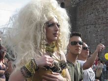 UN CORTEO 'NORMALE' - dopoprideBASE - Gay.it Archivio