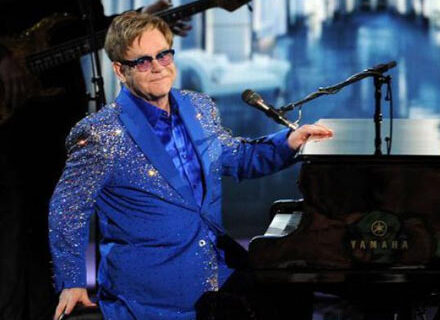 Elton John inveisce contro Putin durante il concerto di Mosca - elton john mosca 1 - Gay.it Archivio