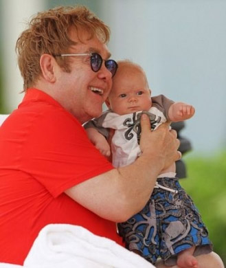 Elton John e David Furnish invitati alle nozze del principe - elton nozze williamF2 - Gay.it Archivio