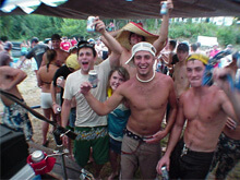 A settembre l'"Etero Pride". Indignazione in rete - eteroprideBASE 1 - Gay.it Archivio