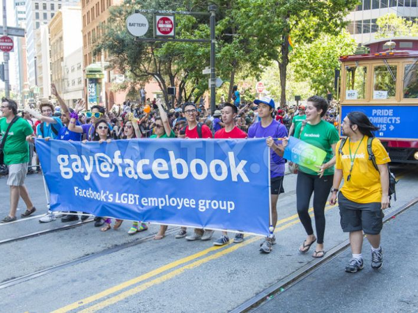 Facebook chiede scusa: ora le drag queen potranno usare il nome d'arte - facebook generi - Gay.it Archivio