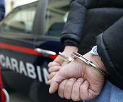 Si spacciava per gay e rapinava le gioiellerie. Arrestato - falsoladro2 - Gay.it Archivio