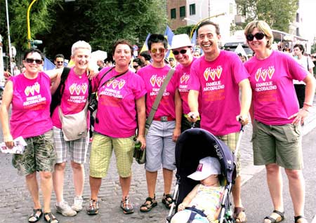 Famiglie arcobaleno: al via la campagna social #figlisenzadiritti - famiglie arcobaleno ikeaF1 - Gay.it Archivio