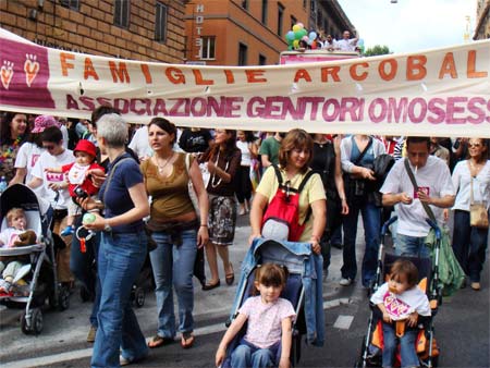 Di Pietro, sì ad adozioni gay: Meglio due padri che nessuno - famiglie consultaF4 - Gay.it Archivio