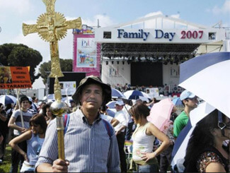 FAMILY DAY: UN TRIONFO. FAMILY GAY: UN TONFO - familyday120507 - Gay.it Archivio
