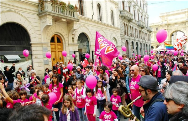 A Salerno la Festa delle Famiglie, tutte le famiglie - festadellefamiglie1 - Gay.it Archivio