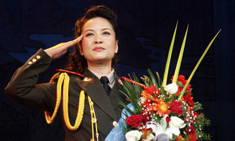 Genitori di gay cinesi scrivono alla first lady: "E' mamma può capire" - firstlady cina1 - Gay.it Archivio
