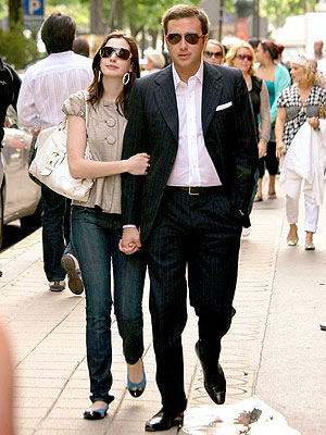 Preti pedofili: ex di Anne Hathaway arrestato per frode - follieriF2 - Gay.it Archivio