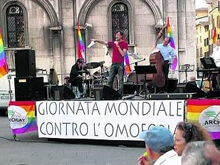 Franceschini, Bersani e Marino: "Ora legge contro omofobia" - francescbersamarinoBASE - Gay.it Archivio