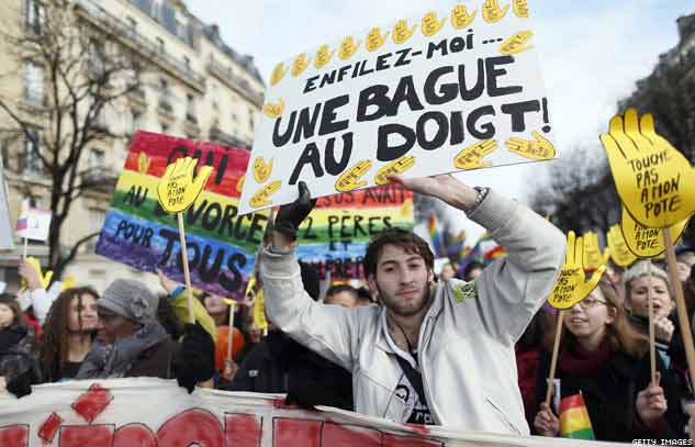 Centinaia di migliaia per le strade francesi per un sì alle nozze gay - francia corteiF4 - Gay.it Archivio