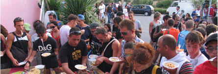 Corteo per la salvezza dei locali di Torre del Lago - fvchiudeF4 - Gay.it Archivio