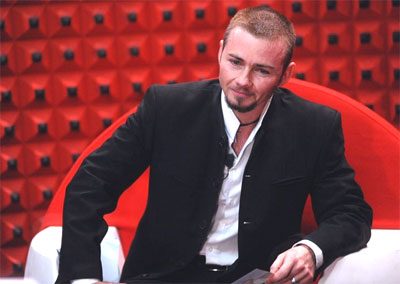 Gabriele esce dalla casa. La madre: "Distruggi chi ti ama" - gabrieleesceF2 - Gay.it Archivio