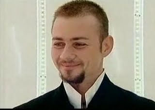 Gabriele esce dalla casa. La madre: "Distruggi chi ti ama" - gabrieleesceF3 - Gay.it Archivio