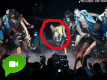 Video: Lady Gaga cade sul palco ad Atlanta - gaga cade againBASE - Gay.it Archivio