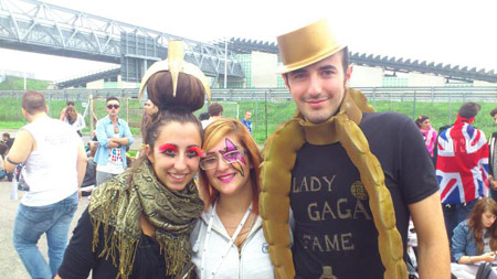 Dalle 9 del mattino, tutti in fila a Milano per Lady Gaga - gaga milano pezzoF1 - Gay.it Archivio