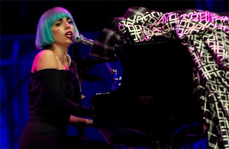 Lady Gaga, in programma un altro tour nel 2012 - gagacircoF3 - Gay.it Archivio