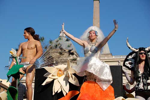 Tutto pronto per la parata dell'orgoglio europeo - gagamozzF2 - Gay.it Archivio
