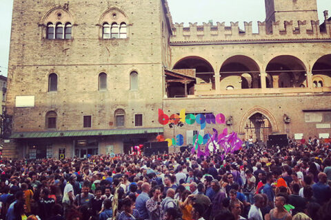Bologna, Curia all'attacco: registrare matrimoni gay viola la privacy - gay pride bologna 2013 BS 1 - Gay.it Archivio