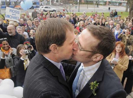 UK: solo l'1,5% della popolazione dichiara di essere gay - gay ukF1 - Gay.it Archivio