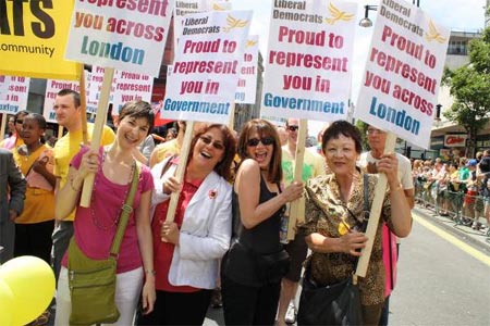 UK: solo l'1,5% della popolazione dichiara di essere gay - gay ukF2 - Gay.it Archivio