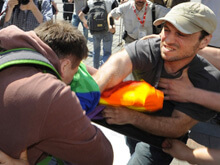 Gay Pride russo, ancora scontri. 40 arresti - gaypriderussia2011BASE - Gay.it Archivio