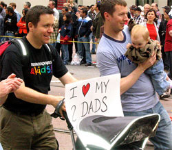 Parola partner al posto di papà per rispetto a genitori gay - genitorigayukF2 - Gay.it Archivio