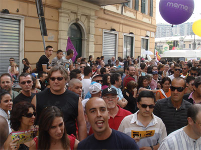 Genova: in città è Gay Pride. Malore nel corteo - geprideokF1 - Gay.it Archivio