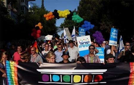 In tremila sfilano a Gerusalemme per l'orgoglio gay - gerusalemme pride10F1 - Gay.it Archivio